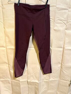 Lululemon all meshed up 7/8 Women’s Leggings Purple Sz 8